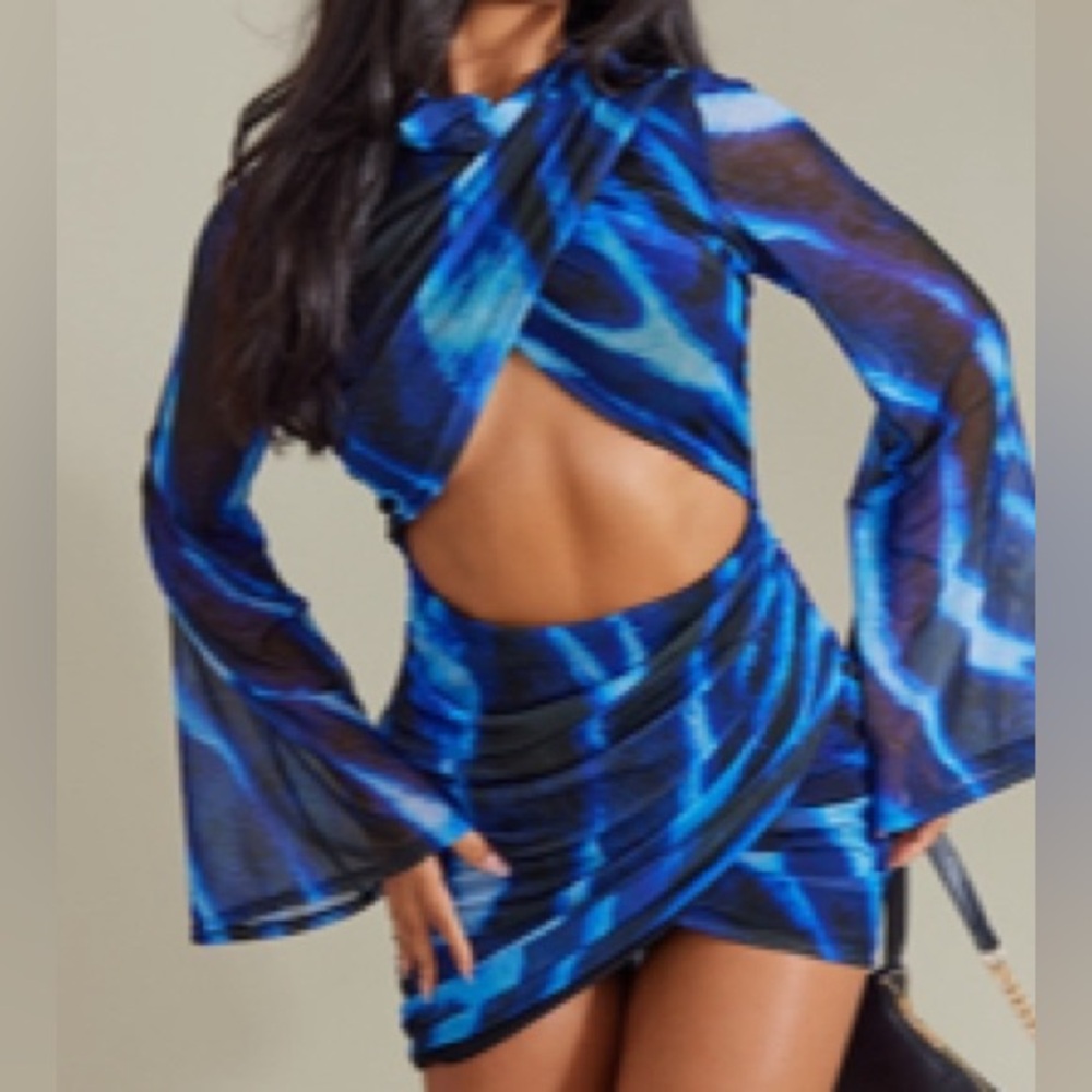 PrettyLittleThing - Blue Abstract Print Mesh Cut Out Flared Sleeve Bodycon Dress